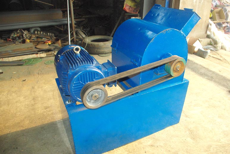 粉餅機(jī)，碎餅機(jī)，大餅打碎機(jī)，花生茶籽大豆餅粉碎機(jī)